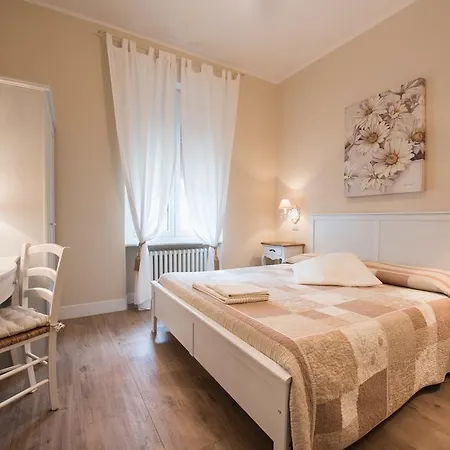 Lory's House فندق مبيت وإفطار أريتسو